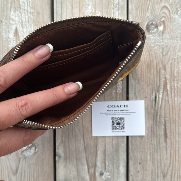 Coach Signature Logo Banana Wristlet NWT - Picture 4 of 6